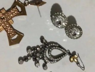 Orecchini pendenti croce e strass