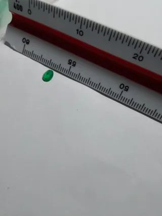 Esmeralda ovalada colombiana