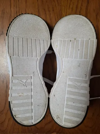 Zapatillas Puma Blancas y Negras