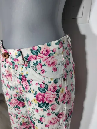 Pantalón pitillo floral Suiteblanco Talla 40