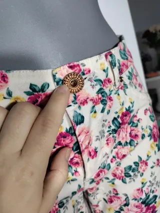 Pantalón pitillo floral Suiteblanco Talla 40