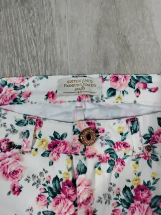 Pantalón pitillo floral Suiteblanco Talla 40
