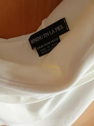 Top blanco VENENO EN LA PIEL