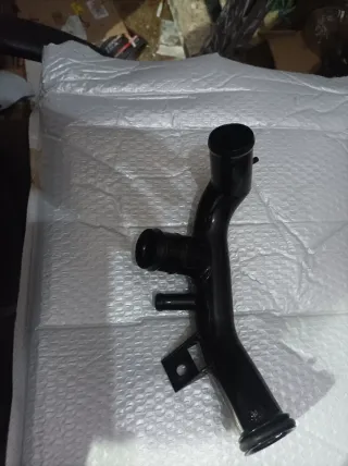 Tubo refrigeración coche negro