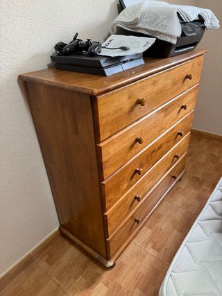 Cómoda de madera con 2 mesitas de noche