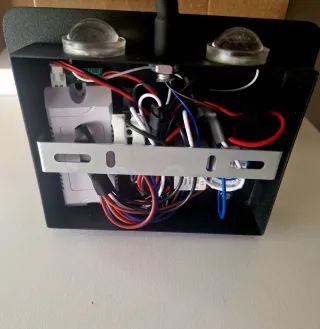 Aplique de pared LED negro. Carga inalámbrica. USB