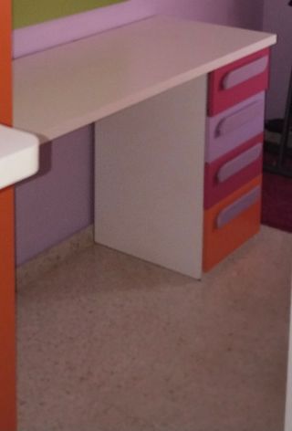 Escritorio infantil con cajones