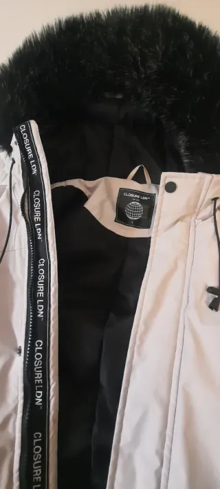 Abrigo Closure LDN Gris y Negro