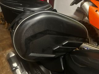 Alforjas para moto estilo carbono y soportes