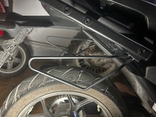 Alforjas para moto estilo carbono y soportes