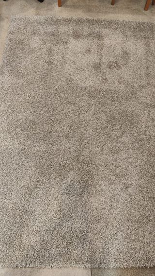 Alfombra gris pelo largo