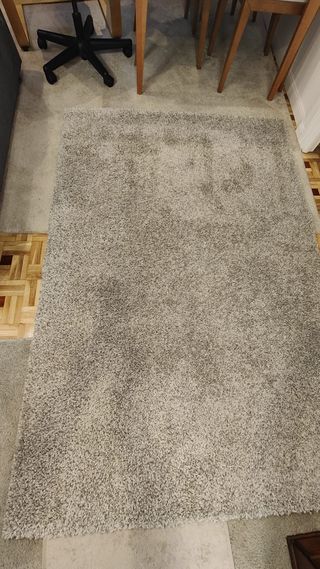 Alfombra gris pelo largo