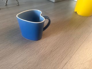 Tazza a forma di cuore blu