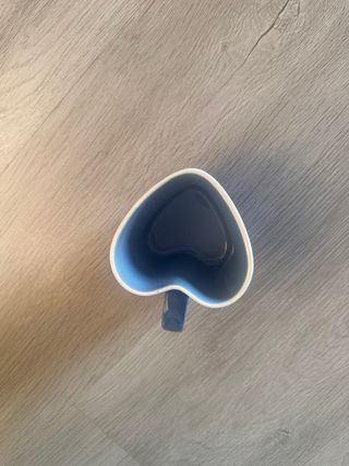 Tazza a forma di cuore blu