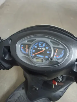 Suzuki Sixteen 125 Scooter Negra
