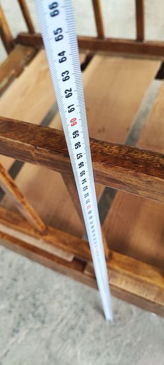 Cuna artesanal de madera antigua