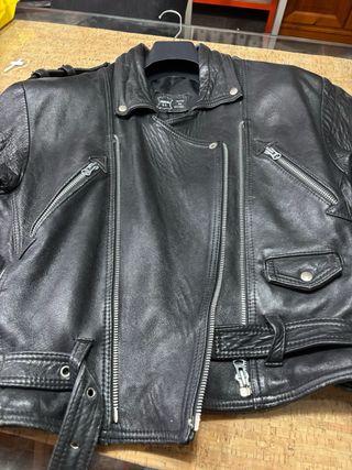 Chaqueta de Piel Negra estilo motero echa a mano