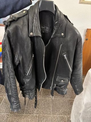 Chaqueta de Piel Negra estilo motero echa a mano