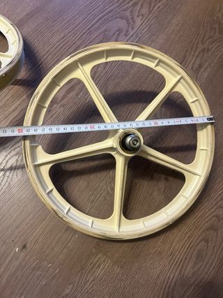 Llantas Plástico 14” BH