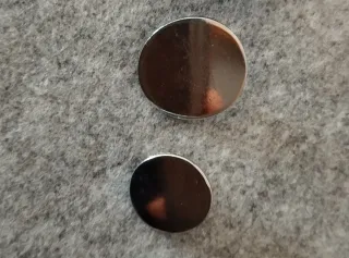 Lote de botones plateados