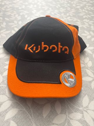 Boné Kubota Preto e Laranja