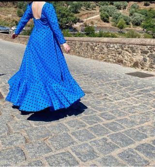 Traje de flamenca azul con lunares
