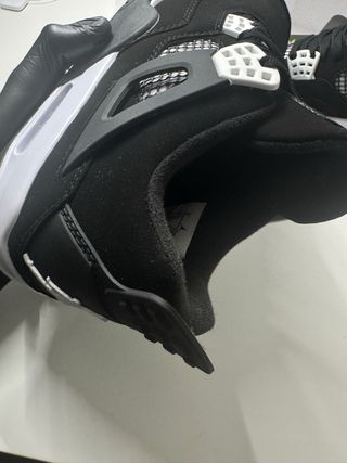 Air Jordan 4 Retro Negro Blanco