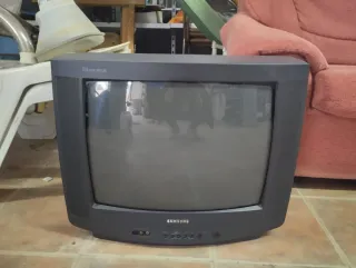 Televisor Sony Negro con Mando