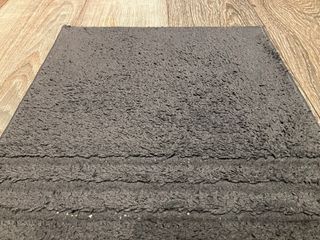 Alfombra pequeña gris