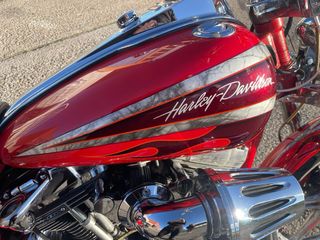 Harley Davidson CVO Dyna Roja y Negra