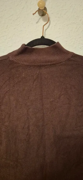 Jersey cuello cisne marrón