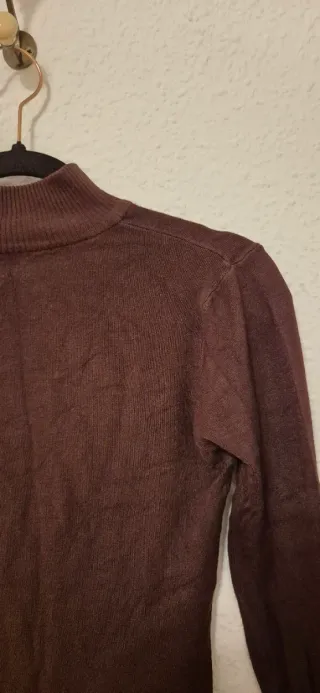 Jersey cuello cisne marrón