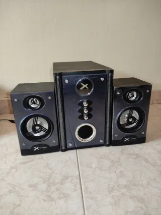 Altavoces Trust Negro y Plateado