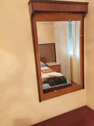 Conjunto 2 mesitas noche, cómoda y espejo