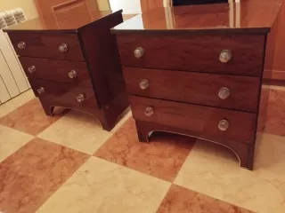 Conjunto 2 mesitas noche, cómoda y espejo