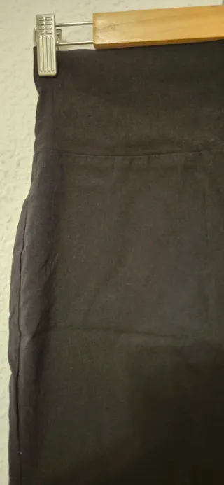 Falda ajustada negra