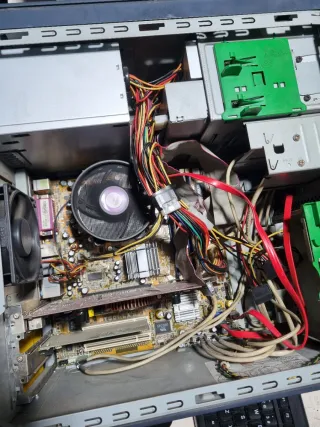 Torre PC HP Pavilion Pentium 4 2GB RAM