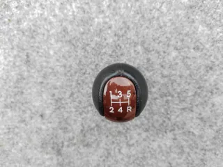 Pomo de Toyota cuero y madera