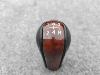 Pomo de Toyota cuero y madera