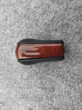 Pomo de Toyota cuero y madera