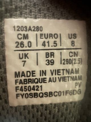 Zapatillas Asics plateadas (Venda urgente)