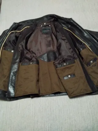 Chaqueta de piel marrón