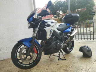 BMW F800R Azul y Blanca