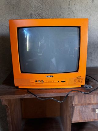 TV Sanyo Vintage Naranja