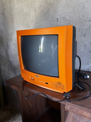 TV Sanyo Vintage Naranja