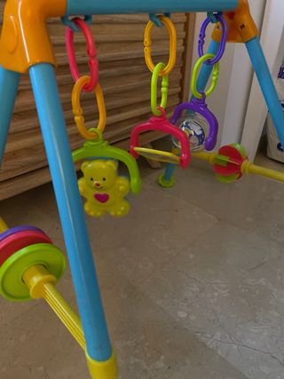 Gimnasio infantil de juegos para bebé