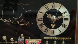 Reloj de mesa tren de costura