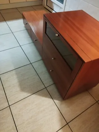 Mesita de noche de madera con cristal y otra baja