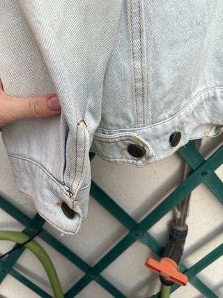 Chaqueta vaquera desgastada