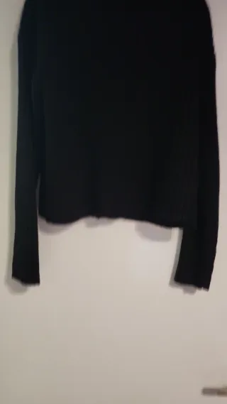 Cárdigan negro con cremallera